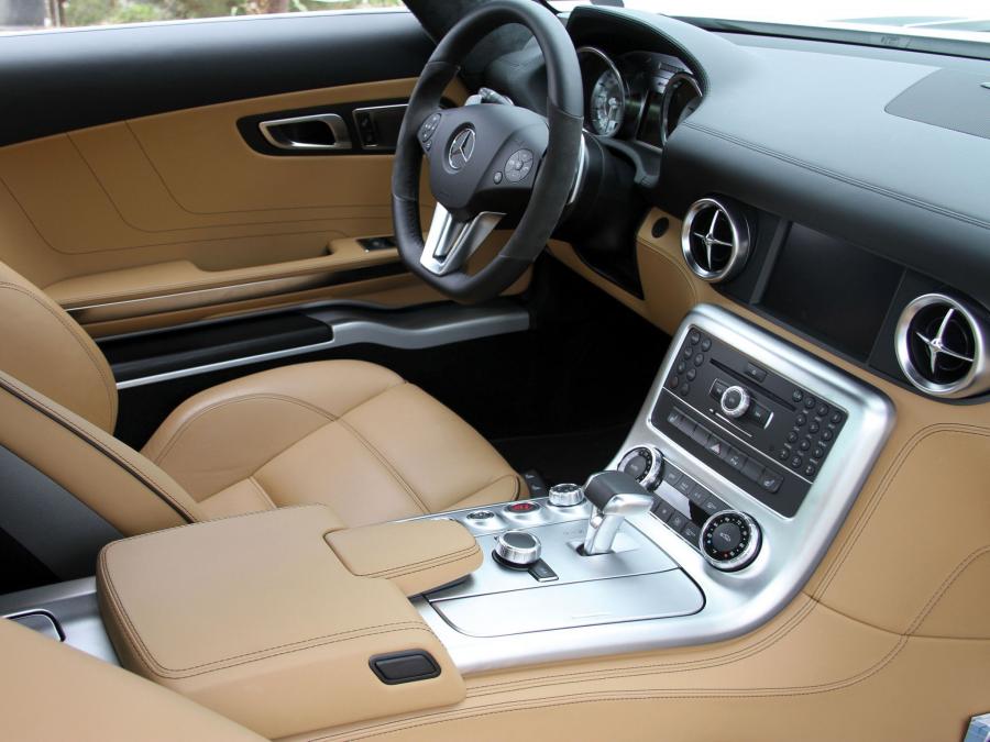  Mercedes-Benz SLS AMG 2010 года  (US) (фото 31 из 43)